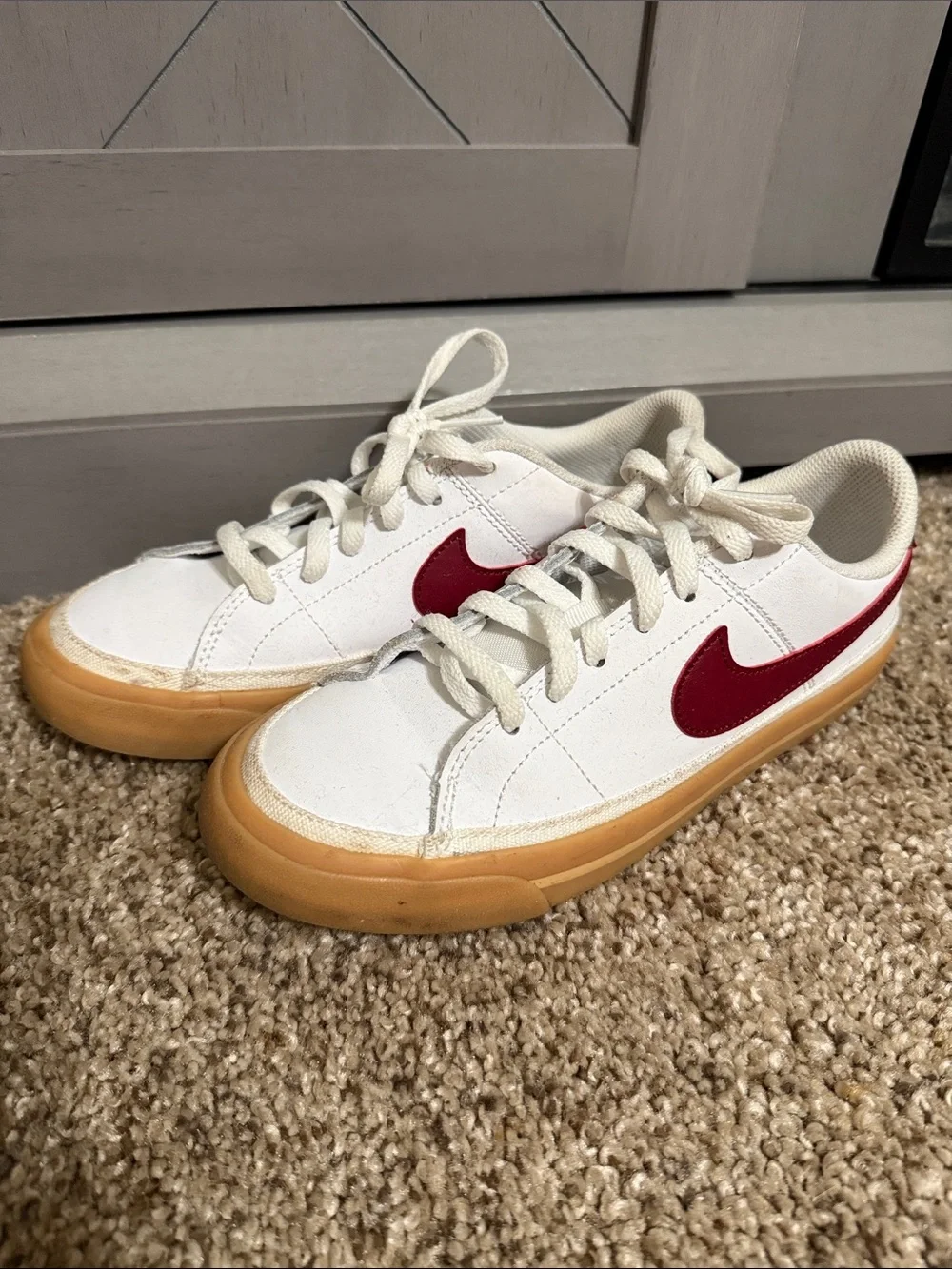 Nike Court Legacy Big Kids' Shoes (White/Gum Yellow/Team Red)